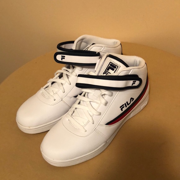 fila mid top shoes